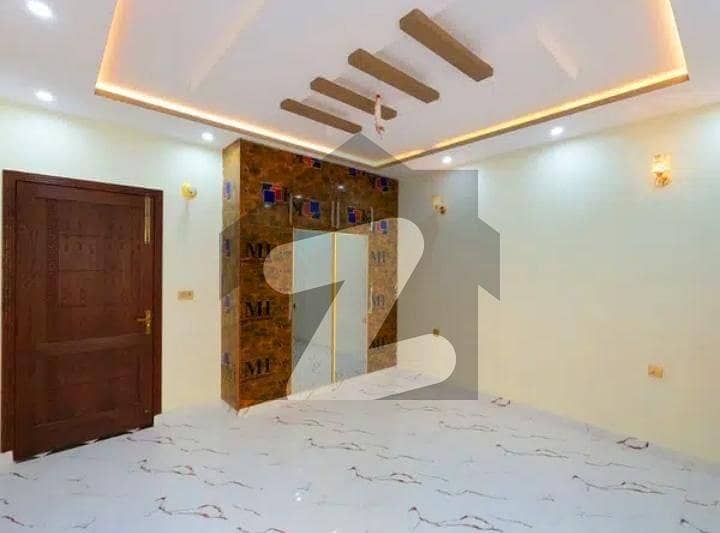 10 MARLA BRAND NEW SPANISH HOUSE FOR SALE IN 40 FT ROAD