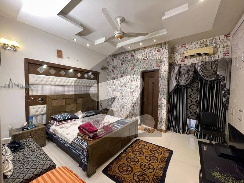 جوہر ٹاؤن فیز 2 - بلاک جے1 جوہر ٹاؤن فیز 2,جوہر ٹاؤن,لاہور میں 5 کمروں کا 10 مرلہ مکان 4.25 کروڑ میں برائے فروخت۔