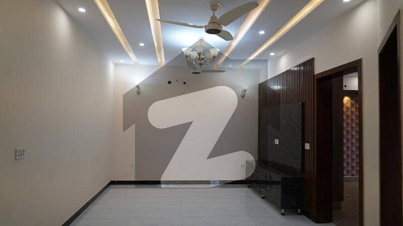 بحریہ ٹاؤن گلمہر بلاک بحریہ ٹاؤن سیکٹر سی,بحریہ ٹاؤن,لاہور میں 6 کمروں کا 10 مرلہ مکان 1.15 لاکھ میں کرایہ پر دستیاب ہے۔