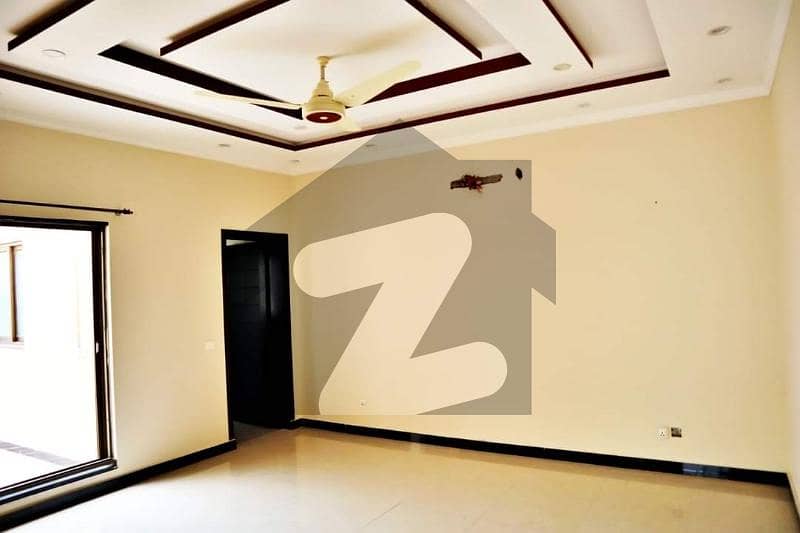 ڈی ایچ اے فیز 2 - بلاک آر فیز 2,ڈیفنس (ڈی ایچ اے),لاہور میں 3 کمروں کا 1 کنال بالائی پورشن 1.0 لاکھ میں کرایہ پر دستیاب ہے۔