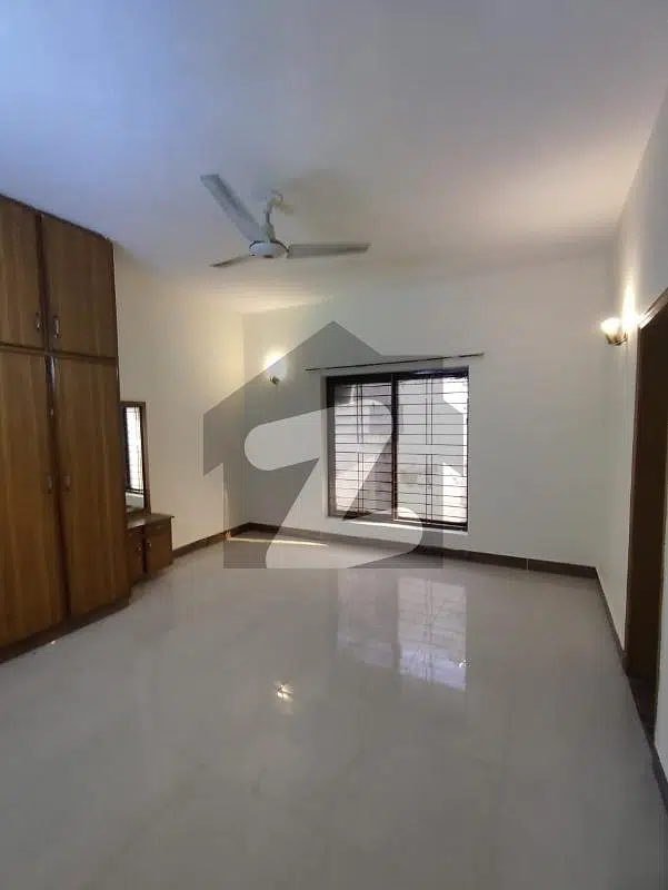 DHA Phase 3 Z-Block One Kanal Modern Design Beautiful Bungalow Available For Rent