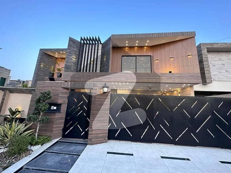 Valencia Town Lahore Pakistan Kanal 60 Feet Road House For Sale 5 Beds