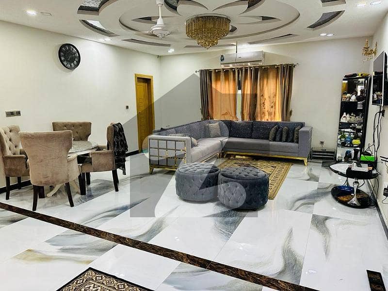 ڈی ۔ 12/4 ڈی ۔ 12,اسلام آباد میں 6 کمروں کا 1 کنال مکان 25.0 کروڑ میں برائے فروخت۔