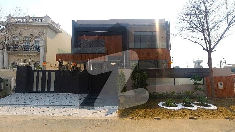 Prominently-Located 1 Kanal House Available In DHA Phase 7