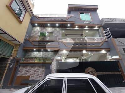 افشاں کالونی راولپنڈی میں 6 کمروں کا 9 مرلہ مکان 3.6 کروڑ میں برائے فروخت۔