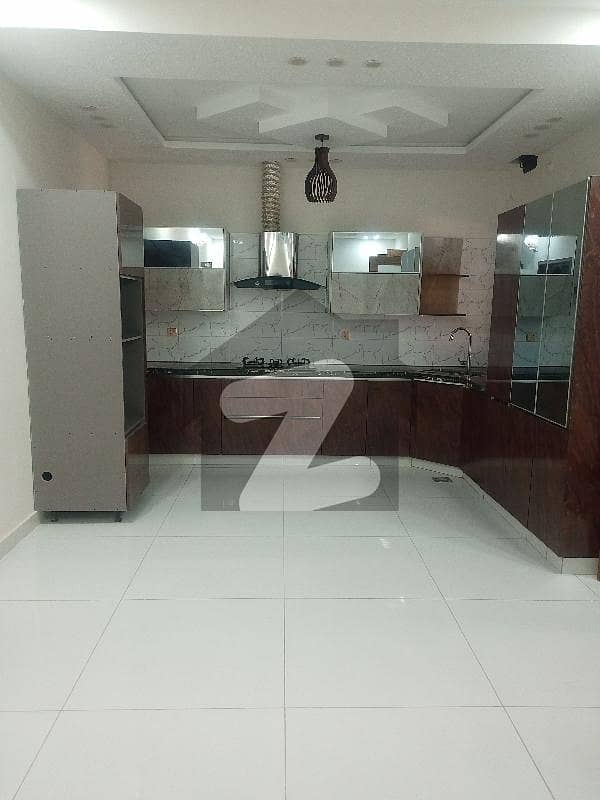 سوان گارڈن ۔ بلاک بی سوان گارڈن,اسلام آباد میں 5 کمروں کا 10 مرلہ مکان 3.7 کروڑ میں برائے فروخت۔