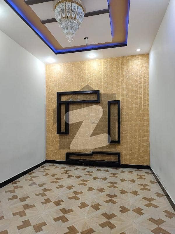 ورسک روڈ پشاور میں 6 کمروں کا 5 مرلہ مکان 45.0 ہزار میں کرایہ پر دستیاب ہے۔