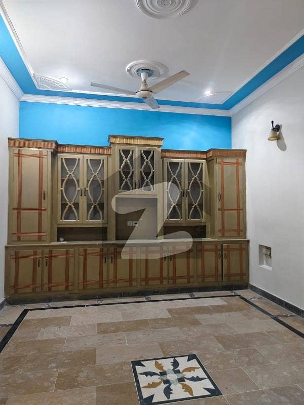 ورسک روڈ پشاور میں 6 کمروں کا 5 مرلہ مکان 50.0 ہزار میں کرایہ پر دستیاب ہے۔