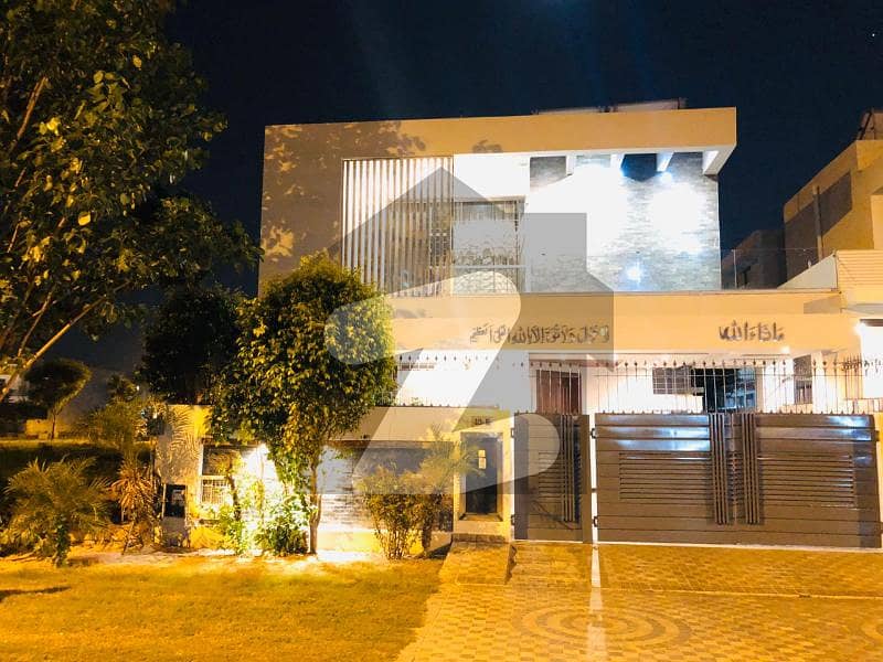 ڈی ایچ اے فیز 5 - بلاک ایل فیز 5,ڈیفنس (ڈی ایچ اے),لاہور میں 4 کمروں کا 10 مرلہ مکان 4.5 کروڑ میں برائے فروخت۔