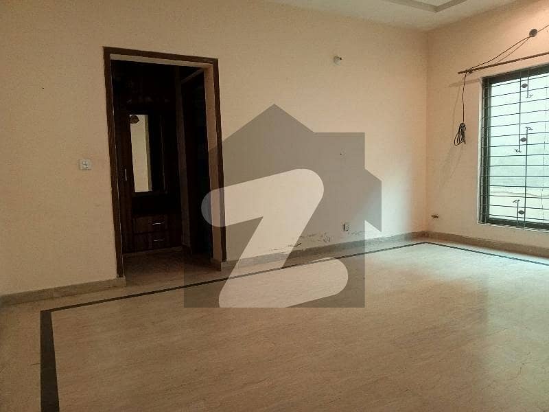 پی آئی اے ہاؤسنگ سکیم لاہور میں 3 کمروں کا 1 کنال بالائی پورشن 72.0 ہزار میں کرایہ پر دستیاب ہے۔