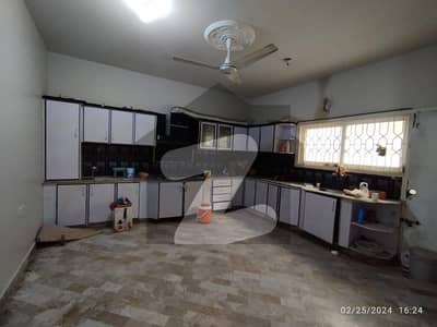 300 Sq Yds Bungalow For Sale In Phase 4 DHA