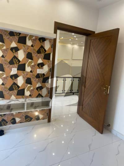 ایڈن ایگزیکٹو ایکسٹینشن ایڈن گارڈنز,فیصل آباد میں 4 کمروں کا 7 مرلہ مکان 3.25 کروڑ میں برائے فروخت۔