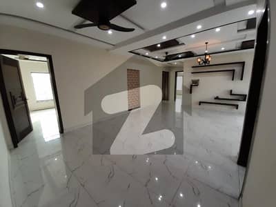 بینکرز کوآپریٹو ہاؤسنگ سوسائٹی لاہور میں 3 کمروں کا 1 کنال بالائی پورشن 1.05 لاکھ میں کرایہ پر دستیاب ہے۔