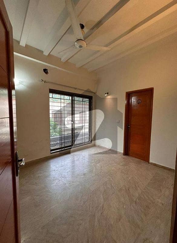 ڈی ایچ اے فیز 3 - بلاک ڈبل ایکس فیز 3,ڈیفنس (ڈی ایچ اے),لاہور میں 4 کمروں کا 5 مرلہ مکان 2.8 کروڑ میں برائے فروخت۔