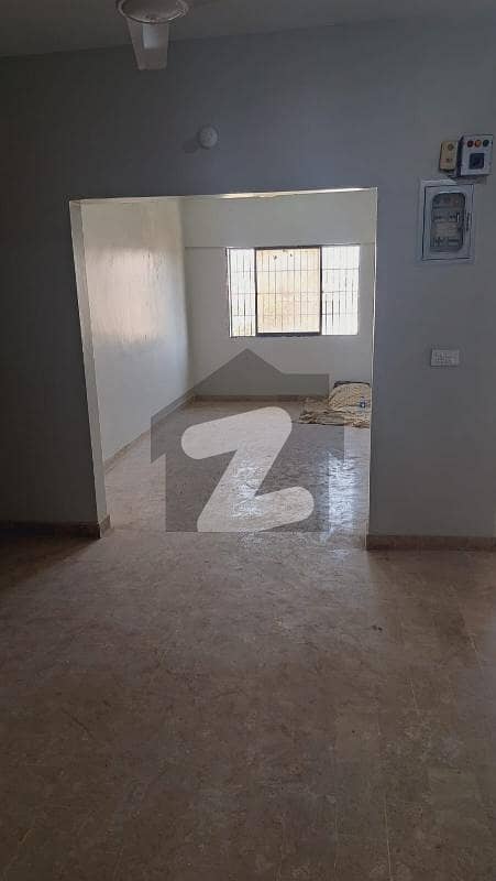 Prime Location Flat 1050 Square Feet For Sale In Tauheed Commercial Area