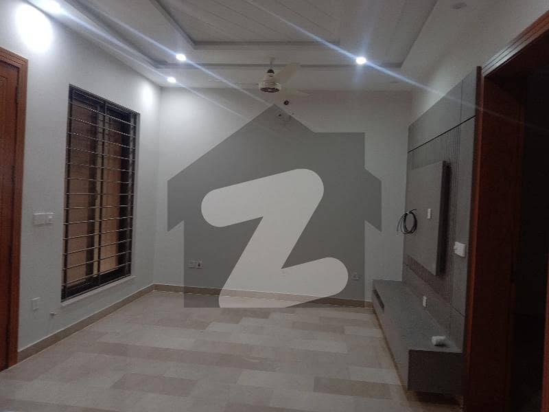 8mrla lower ground portion for rent in E11 2