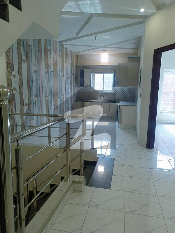 النور گارڈن فیصل آباد میں 3 کمروں کا 3 مرلہ مکان 1.1 کروڑ میں برائے فروخت۔