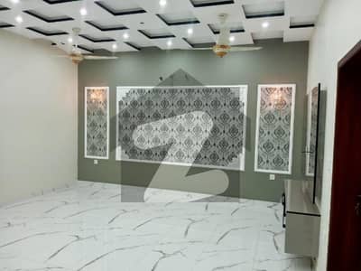 نیسپاک سکیم فیز 3 ڈیفینس روڈ,لاہور میں 5 کمروں کا 10 مرلہ مکان 3.4 کروڑ میں برائے فروخت۔