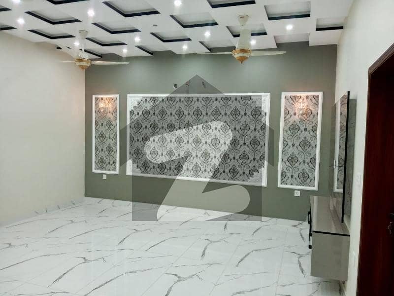 نیسپاک سکیم فیز 3 ڈیفینس روڈ,لاہور میں 5 کمروں کا 10 مرلہ مکان 3.3 کروڑ میں برائے فروخت۔