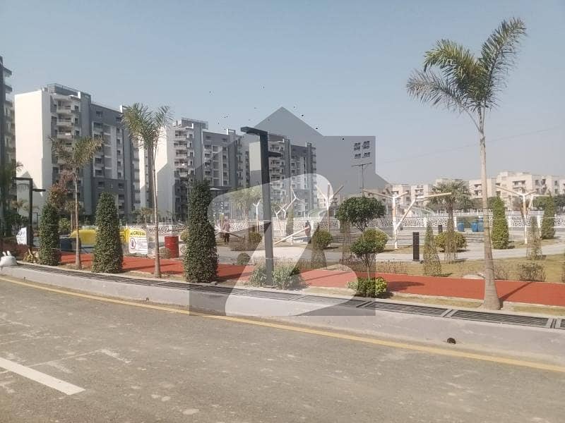 BRAND NEW 10 MARLA LUXRY FLAT AVAILABLE FOR RENT IN ASKARI 11 Sec D