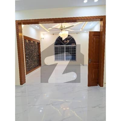 جی ۔ 13 اسلام آباد میں 7 کمروں کا 11 مرلہ مکان 9.0 کروڑ میں برائے فروخت۔