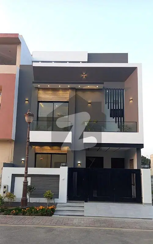 Modern 5 Marla House For Sale
Dream Gardens
Lahore | Defence Road | Prime Location!