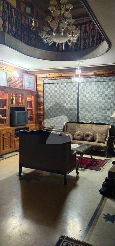 ورسک روڈ پشاور میں 9 کمروں کا 1 کنال مکان 10.5 کروڑ میں برائے فروخت۔