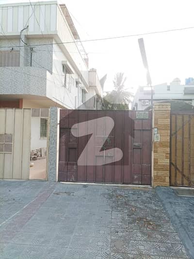 کلفٹن ۔ بلاک 1 کلفٹن,کراچی میں 3 کمروں کا 8 مرلہ مکان 1.5 لاکھ میں کرایہ پر دستیاب ہے۔