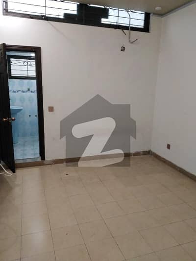 محافظ ٹاؤن لاہور میں 9 کمروں کا 1 کنال مکان 5.2 کروڑ میں برائے فروخت۔