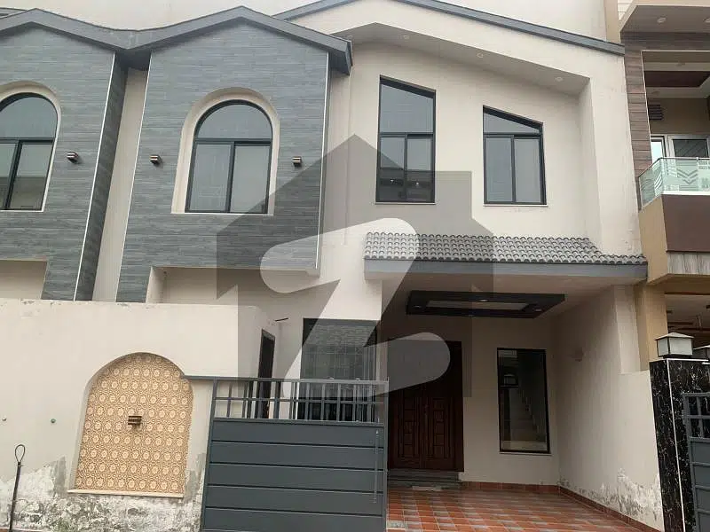 OWNER BUILD BRAND NEW HOUSE FOR SALE IN SECTOR TIP CANAL GARDEN NEAR TO BAHRIA TOWN LAHORE
