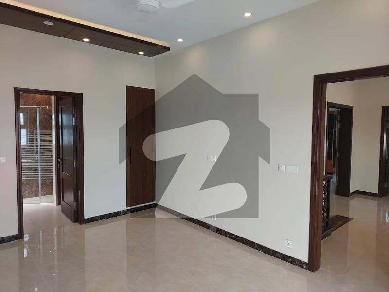1 kanal upper portion with drawing room for rent