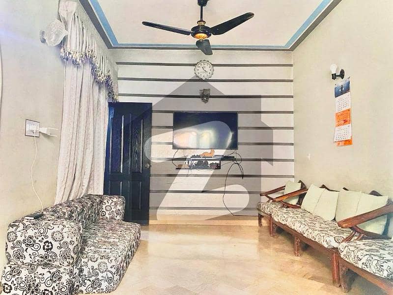 پی ای سی ایچ ایس بلاک 6 پی ای سی ایچ ایس,جمشید ٹاؤن,کراچی میں 7 کمروں کا 3 مرلہ مکان 2.8 کروڑ میں برائے فروخت۔