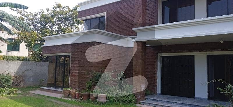 ڈی ایچ اے فیز 3 - بلاک زیڈ فیز 3,ڈیفنس (ڈی ایچ اے),لاہور میں 5 کمروں کا 2 کنال مکان 13.5 کروڑ میں برائے فروخت۔