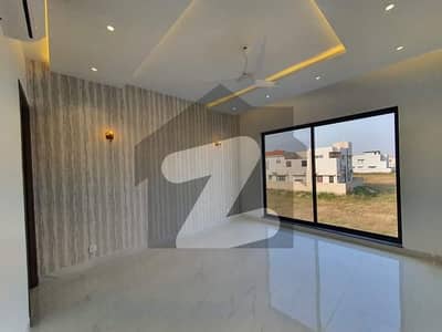 10 MARLA ULTRA MODERN HOUSE FOR SALE IN DHA PHASE 8 EX AIR AVENUE