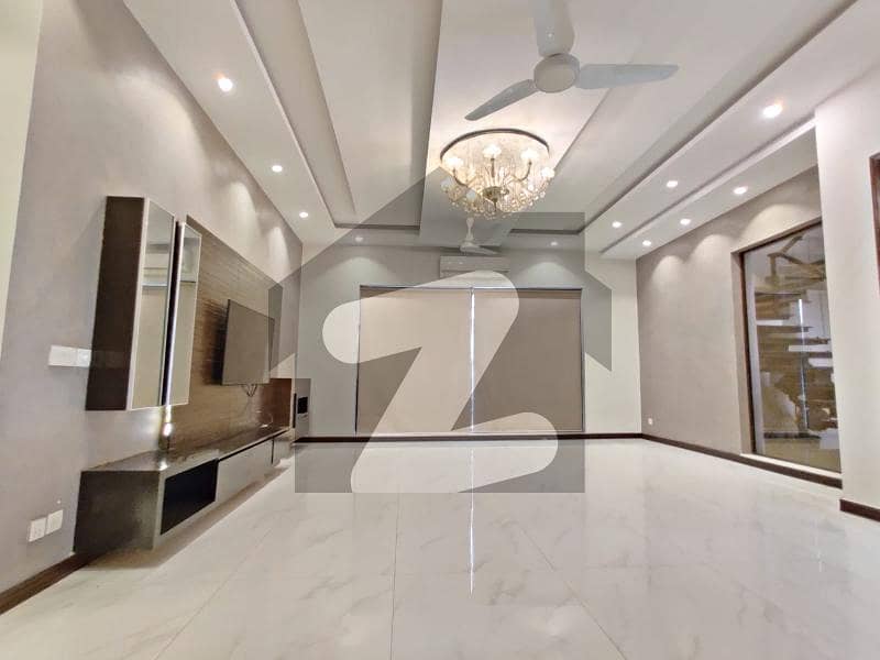 ڈی ایچ اے فیز 6 ڈیفنس (ڈی ایچ اے),لاہور میں 5 کمروں کا 1 کنال مکان 2.9 لاکھ میں کرایہ پر دستیاب ہے۔