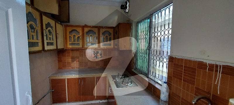 RAWAL TOWN 1ST FLOOR 3 ROOMS BECHLOR/FAMILY 3M . 31000