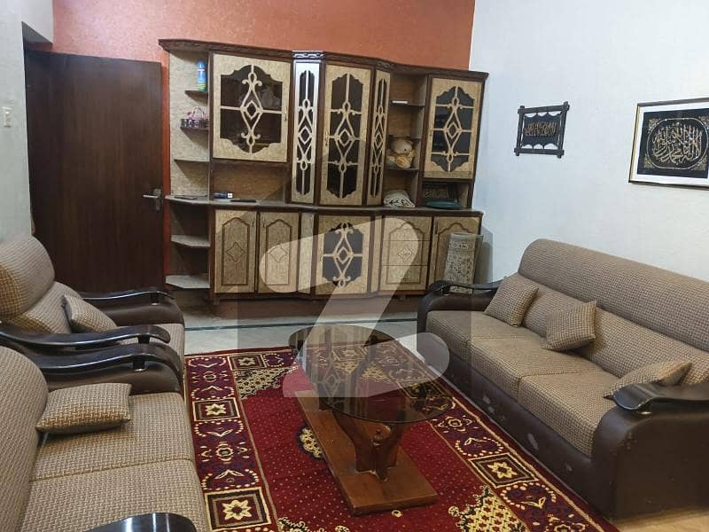 علامہ اقبال ٹاؤن لاہور میں 6 کمروں کا 1 کنال مکان 4.5 لاکھ میں کرایہ پر دستیاب ہے۔