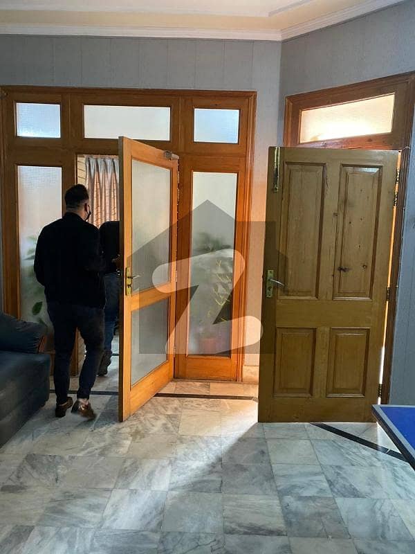 جی ۔ 13 اسلام آباد میں 6 کمروں کا 10 مرلہ مکان 6.0 کروڑ میں برائے فروخت۔