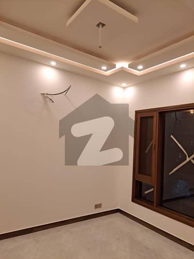 ڈی ایچ اے فیز 8 ڈی ایچ اے ڈیفینس,کراچی میں 5 کمروں کا 5 مرلہ مکان 5.8 کروڑ میں برائے فروخت۔