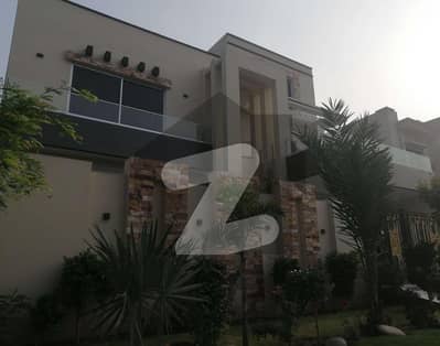 جاتی عمرہ روڈ لاہور میں 7 کمروں کا 1 کنال مکان 5.0 کروڑ میں برائے فروخت۔