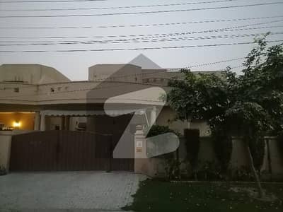 عسکری 10 - سیکٹر ڈی عسکری 10,عسکری,لاہور میں 5 کمروں کا 1 کنال مکان 8.6 کروڑ میں برائے فروخت۔