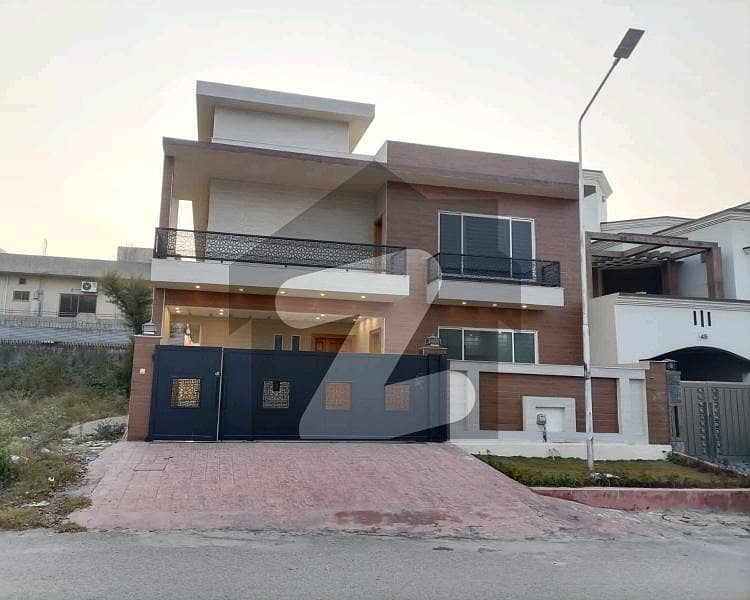 Facing Park 3200 Square Feet House In G-13/3 Is Best Option
