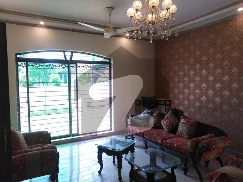 ڈی ایچ اے فیز 4 ڈیفنس (ڈی ایچ اے),لاہور میں 5 کمروں کا 1 کنال مکان 5.9 کروڑ میں برائے فروخت۔