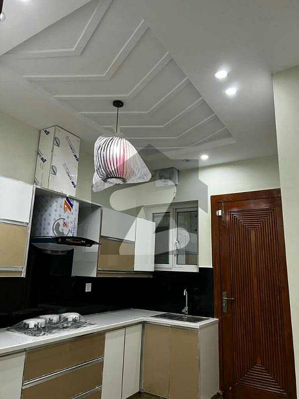 یونیورسٹی ٹاؤن پشاور میں 3 کمروں کا 6 مرلہ فلیٹ 75.0 ہزار میں کرایہ پر دستیاب ہے۔