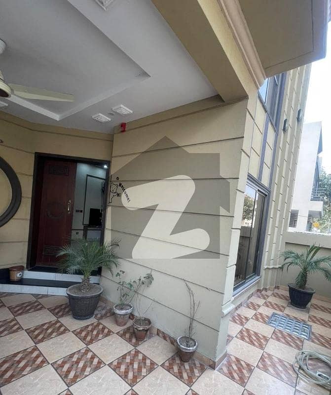 ڈی ایچ اے 9 ٹاؤن ڈیفنس (ڈی ایچ اے),لاہور میں 3 کمروں کا 5 مرلہ مکان 1.45 لاکھ میں کرایہ پر دستیاب ہے۔