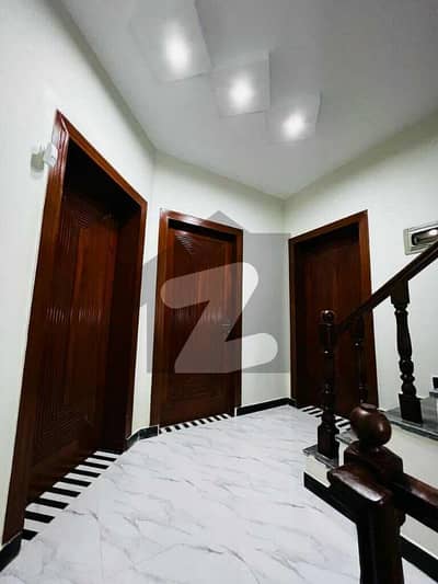 راحت آباد پشاور میں 8 کمروں کا 14 مرلہ مکان 1.0 لاکھ میں کرایہ پر دستیاب ہے۔