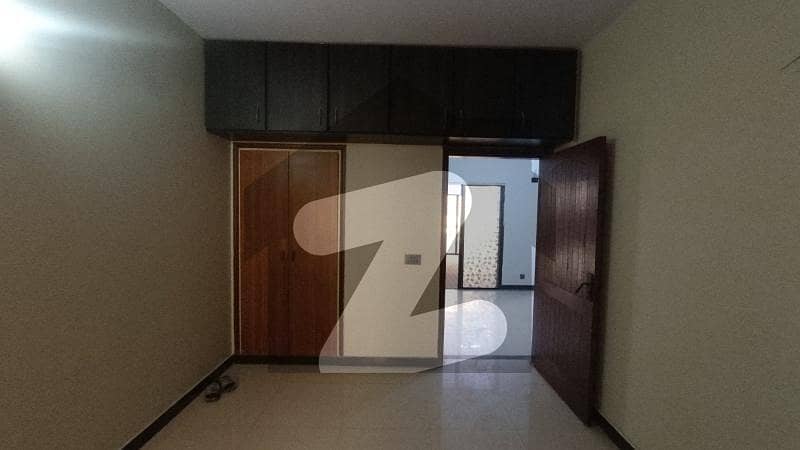 Prime Location 1600 Square Feet Flat In Central PECHS Block 6 For Sale