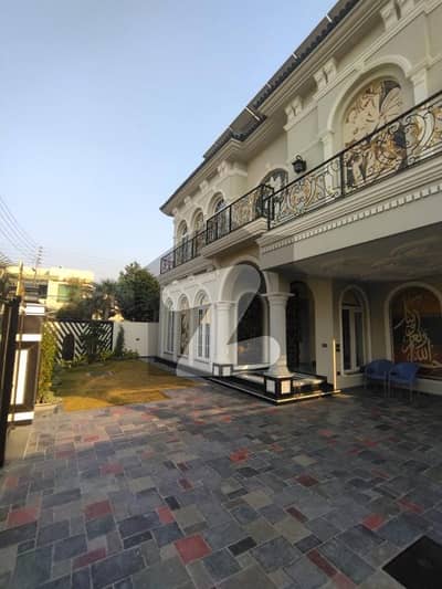 1 KANAL BRAND NEW CORNER HOUSE WITH FULL BASEMENT AND THEATRE AVAILABLE FOR SALE IN DHA PHASE 4