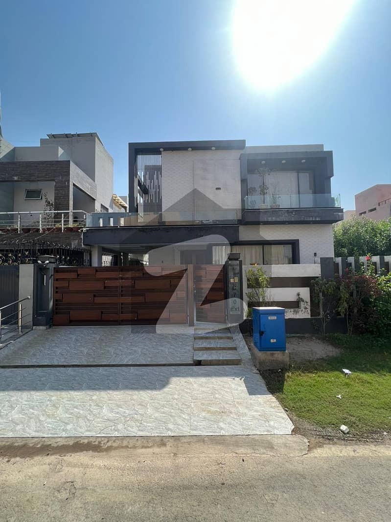 Modern 10 Marla House for Sale in Phase 8, Sector C, Ex Park View - Lahore