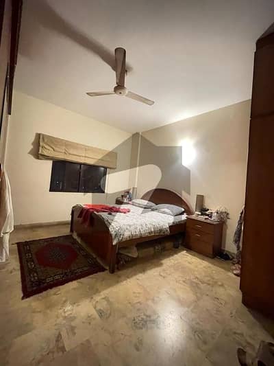 کلفٹن ۔ بلاک 9 کلفٹن,کراچی میں 3 کمروں کا 10 مرلہ فلیٹ 2.6 کروڑ میں برائے فروخت۔